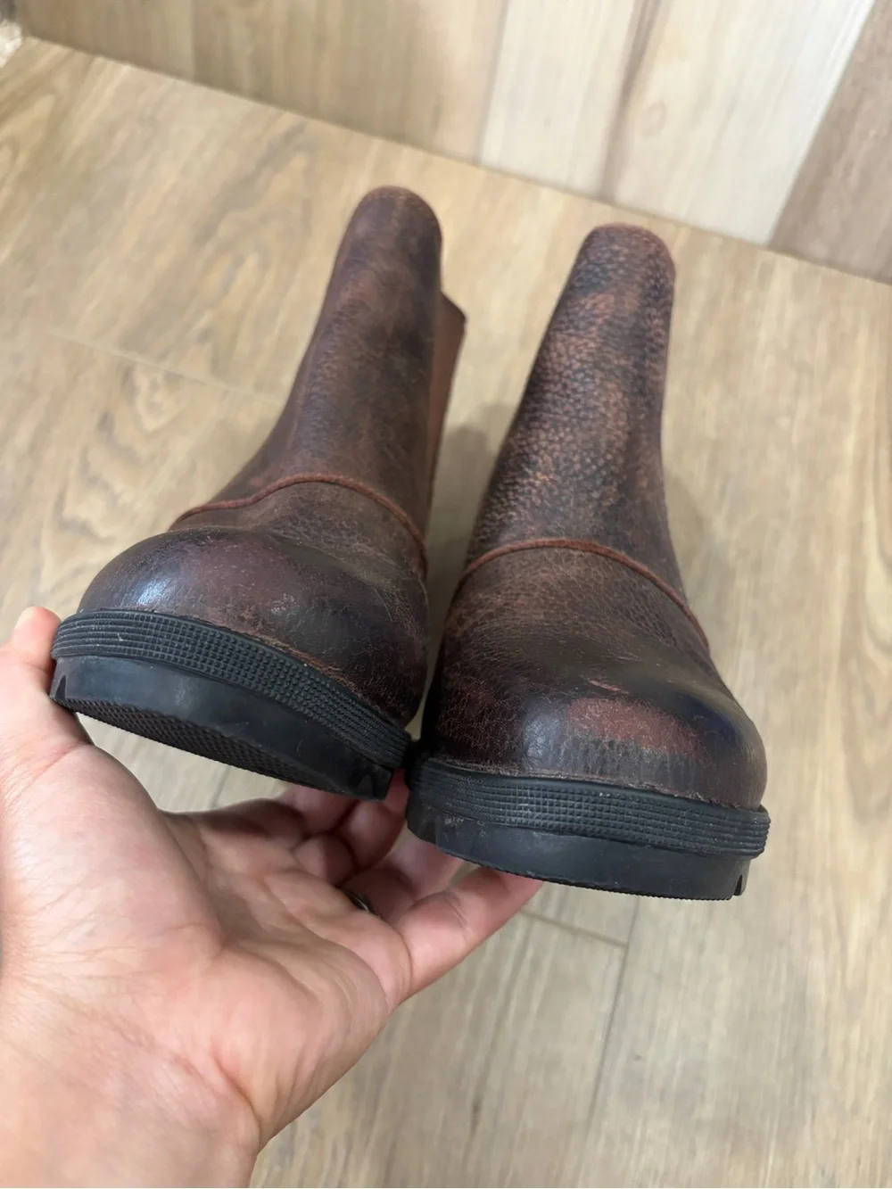 Sorel Joan of Arctic Wedge II Chelsea Burro Distressed Leather Ankle Booties